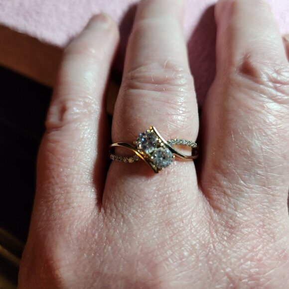 Elegant Gold 10k Women's Ring - Picture 7 of 10